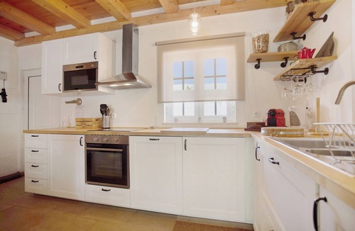 Cartaxo House | Holiday Home 'Holi' with Private Pool, Wi-Fi and Air Conditioning