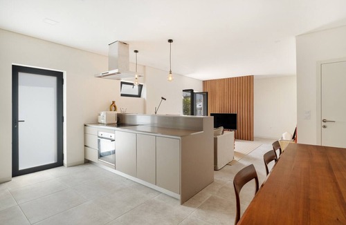 Gemeses House | Holiday Home 'Picturesque in Northern Portugal' with Private Garden, Balcony and Wi-Fi