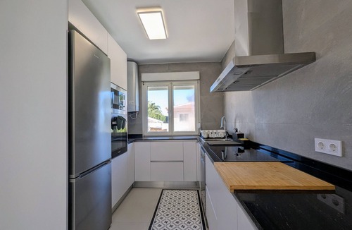 Quesada House | Holiday Home 'R-70 Vacacional' with Private Pool, Wi-Fi, and Air Conditioning