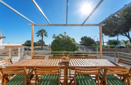 Olhos D'Agua Villa | Host Wise - Serene Spacious House - Swimming Pool & Garden
