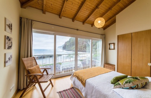 Ponta Delgada House | House with spectacular views of the sea and the north coast of the island of Madeira