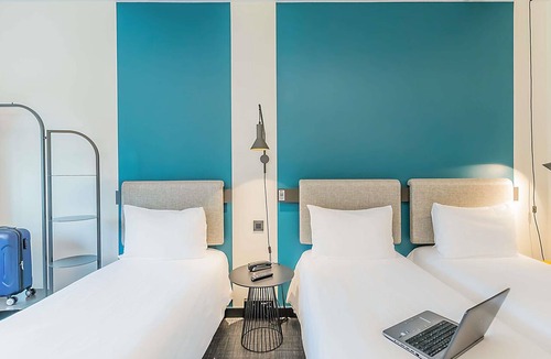 Linda-a-Velha Hotel | ibis Lisboa Alfragide