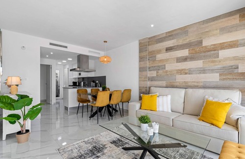 Los Balcones House | La Buena Vida Torrevieja Holiday Home with Solarium