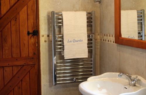 Apra House | La Quinta - Bed and Breakfast