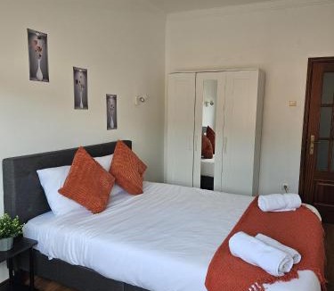 Cova da Piedade Apartment | Light Spacious Almada Apartment