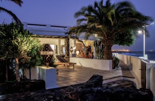 Playa Honda Villa | Loro Verde