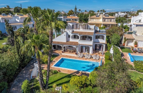 Sesmarias Villa | Luxury 4-Bed Villa with Heated Pool & Rooftop Sea Views –400m from Coelha Beach