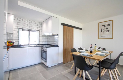 Areias de Sao Joao Apartment | Modern Apartment with Pool near Beach, Albufeira