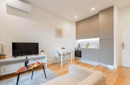 Oliveira do Castelo Apartment | Modern & Spacious Apartments by HostWise