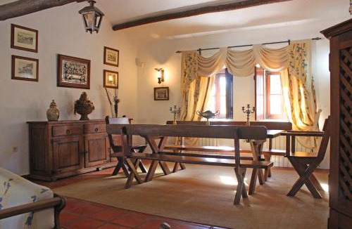 Avis Villa | Monte Pinheiro