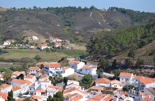 Odeceixe House | Odeceixe Valley House. Minutes from the beach. Two rooms and a Lounge Rooftop.