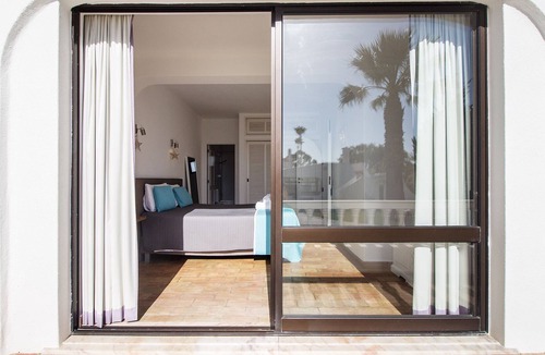Mato Serrao Apartment | One bedroom apartment on a small-scale resort in Cavoeiro. Swimming pool, air conditioning