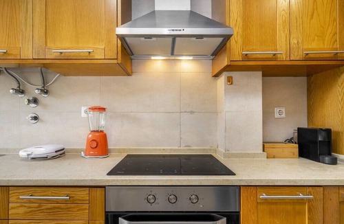 Alges Apartment | Peaceful Algés Family Home away from City Noise