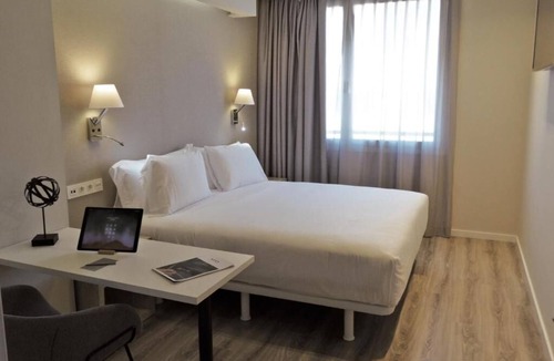 Castanos Hotel | Perfect Studio for Art + Culture Lovers in Bilbao's Prime Location