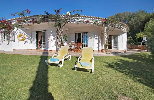 Cerro do Mocho Villa | Pet-friendly Casa do Barrocal with Pool & Wi-Fi