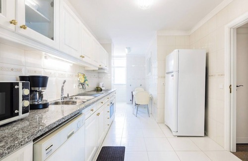 A Ver-o-Mar Apartment | Póvoa Sunset Views | Oceanfront 3BR with Balcony