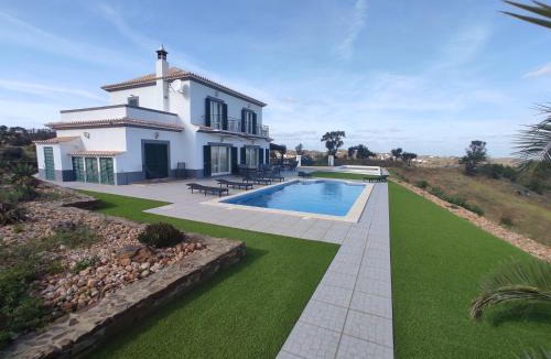 Conceicao Villa | Prestige for Home - Moradia Vista Mar, Piscina, Jardim e Estacionamento