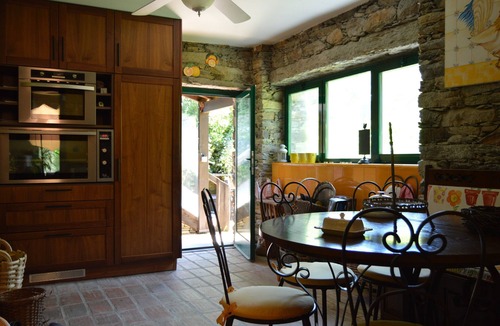 Santa Marta de Penaguiao Villa | Country House 'Quinta Pé Franco' with Mountain View, Wi-Fi and Air Conditioning