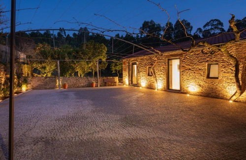 Trofa Ski Chalet | Refúgio com jardim perto do Porto