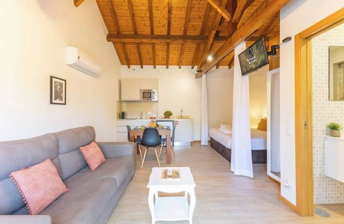 Lanhelas Villa | River Beach Loft · Bob Dylan at the Watermill