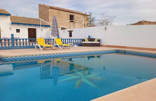Majada del Moro Apartment | Room 'Lemon' with Shared Pool, Wi-Fi and Air Conditioning