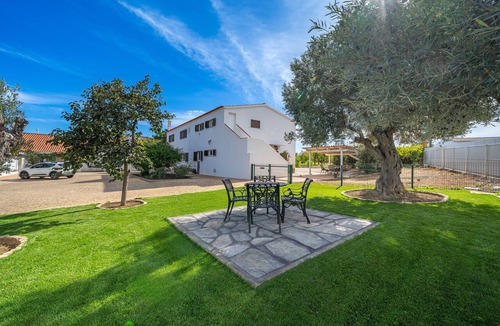 Silves Apartment | Room 'Orange Blossom Groove - 1' with Shared Terrace, Wi-Fi and Air Conditioning