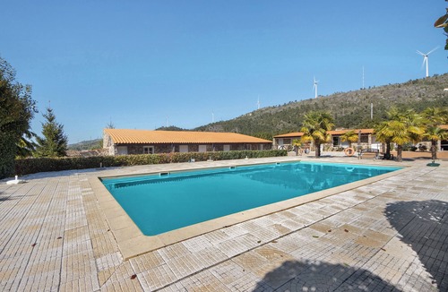 Armamar Apartment | Room 'Quarto 3 - Gojim Casa Rural' with Mountain View, Wi-Fi and Air Conditioning