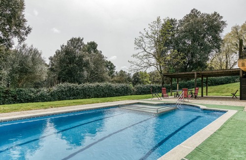 Pujals dels Pagesos Apartment | Room 'Xaloc' with Shared Pool, Wi-Fi and Air Conditioning