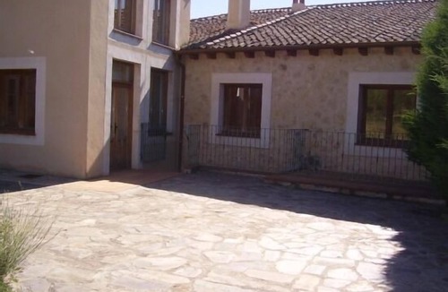 Yanguas De Eresma Cottage | San Pedro de Caldas housing for tourist use for 43 places.
