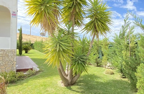 Castro Marim Villa | Spacious 2-storey villa with swimming pool and large garden, 6 minutes from Praia Verde.
