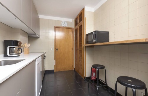 Paranhos Apartment | Spacious 3BR Porto Center Apt w/Balcony | Full A/C, Parking & LiftsLV Premier MQ2- View, AC, lifts, balcony