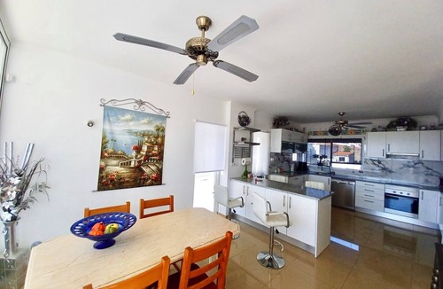 Portimao Villa | Spacious 6-bedroom villa in charming Portimão with AC and pool