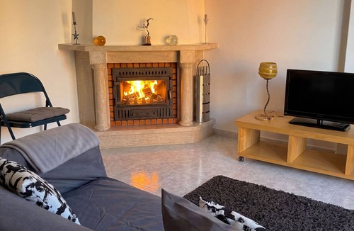 Algueirao - Mem Martins Apartment | Spacious 3BR apartment near Lisbon & Sintra - great for families and groups
