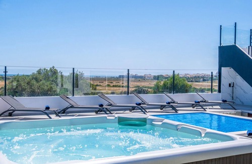 Pera Villa | Spacious Villa: Jacuzzi, Cinema & Heatable Pool