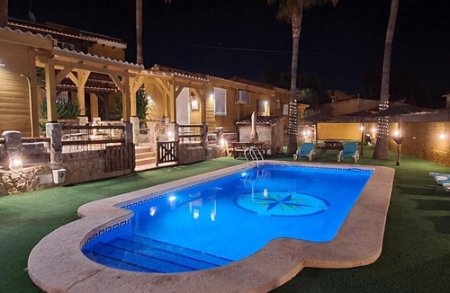 Hoya de los Patos House | Studio 'Altea' with Shared Pool, Wi-Fi and Air Conditioning