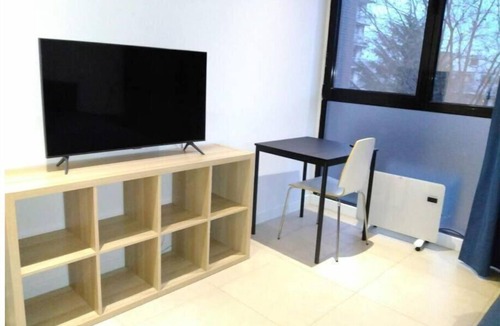 Cachan Apartment | Studio overlooking garden