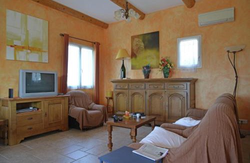 Saint-Laurent-de-Carnols Villa | Tranquil Villa with Pool View