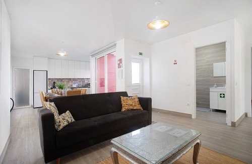 Leiria House | Vacation Home "Casa Davó" with Garden, Air Conditioning & Wi-Fi