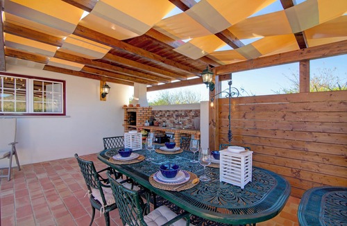 Moncarapacho e Fuseta House | Vacation Home 'Villa Oliva AL - T4' with Mountain Views, Pool, Sunny Terrace, Wi-Fi & A/C