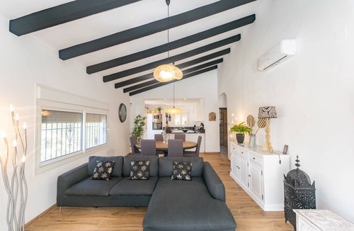 Torrox Villa | Villa 'Casa Chatsee' with Mountain View, Wi-Fi and Air Conditioning