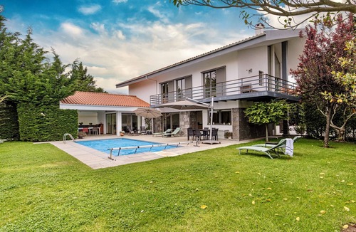 Sao Pedro de Penaferrim Villa | Villa da Penha by refuge® holiday homes