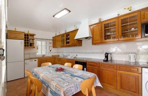 Urbanizacao dos Calicos House | Villa Guisado