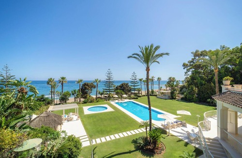 Golden Mile House | Villa Mary: Beachfront Mansion, Golden Mile Marbella. 10 Suites, 3 Pools, Spa