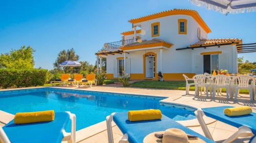 Monte Raposo Villa | Villa Muriwai - Elegante moradia com BBQ e piscina aquecível - Armação de Pêra