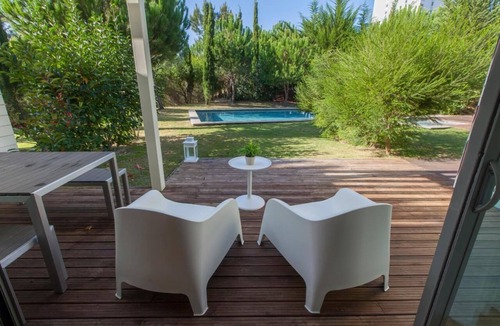 Carvalhal Villa | Villa 'Oasis' with Shared Pool, Wi-Fi and Air Conditioning