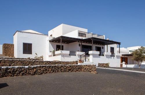Tias Villa | Villa Valiente