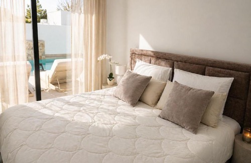 Roldan Villa | Villa Varo