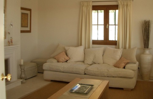 El Paraiso Villa | We offer a 5 star mini-mansion. You enjoy unpretentious luxury.