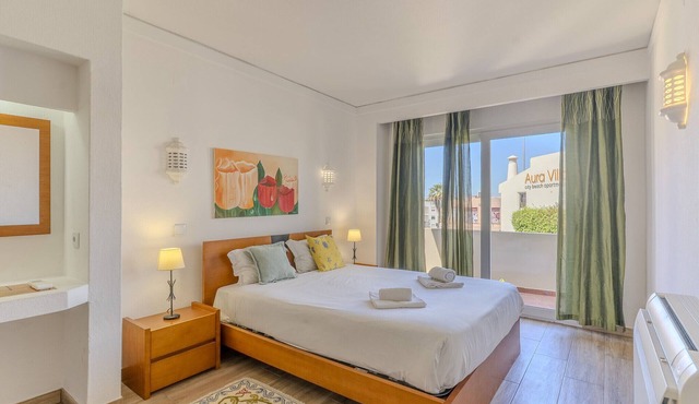 #015 Buganvilia by Home Holidays in Albufeira