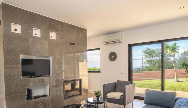 #111 Patroves Ocean View by Home Holidays in Albufeira